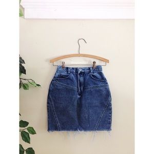 🌿 Vtg 80’s Essential Frayed Bottom Hem Mini Skirt
